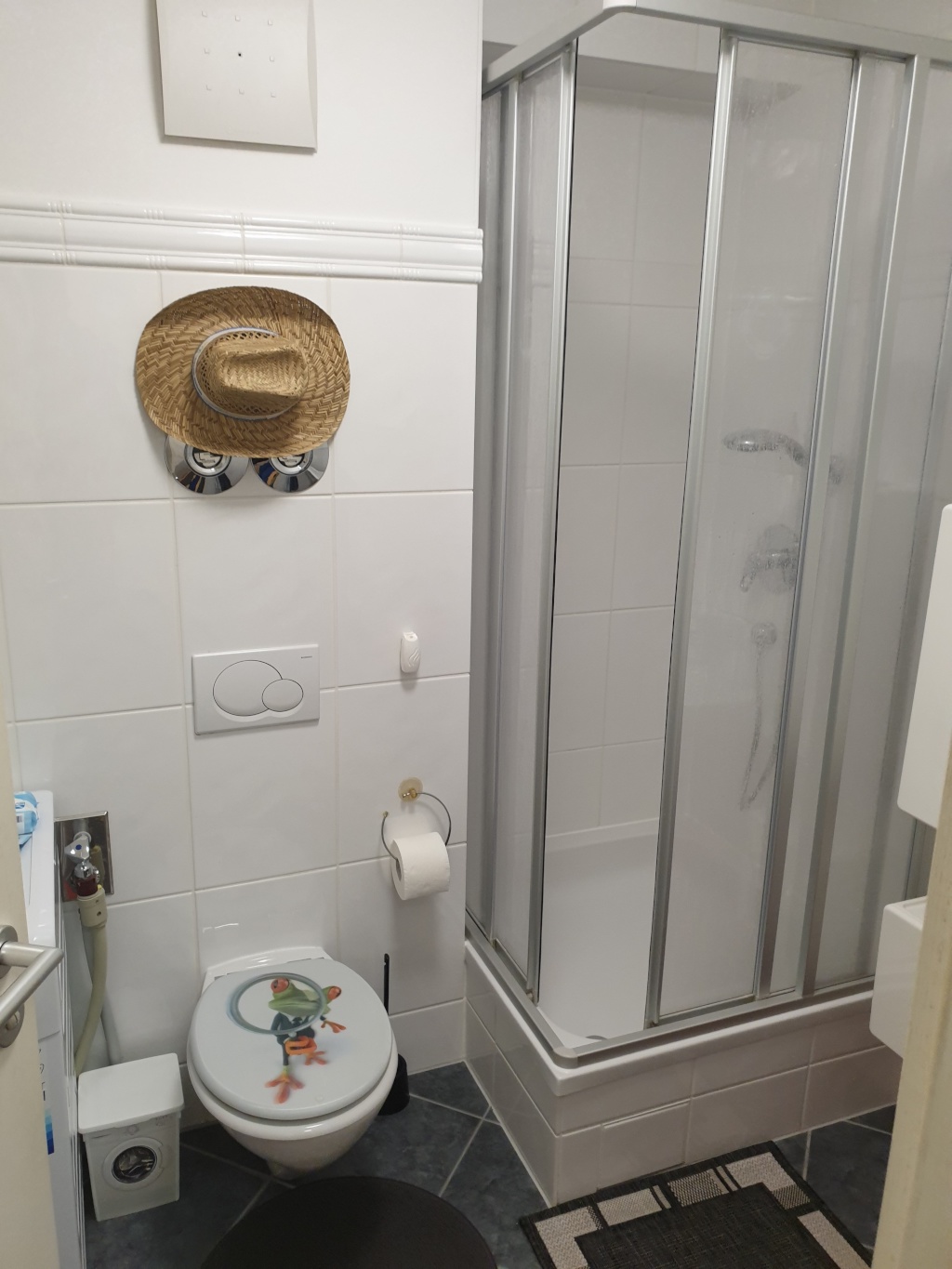 Beste Mitte-Lage, voll möbliert, separates Schlafzimmer und Küche – Hessische Str. 5, 10115 Berlin Mitte – Vorschaubild 10