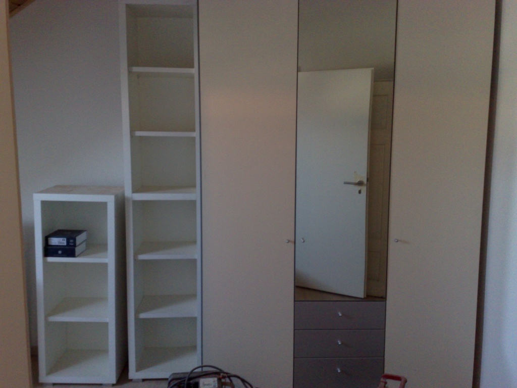 Habitación en WG Durlach Amalienbadstr. 17 - Schrank u Regale