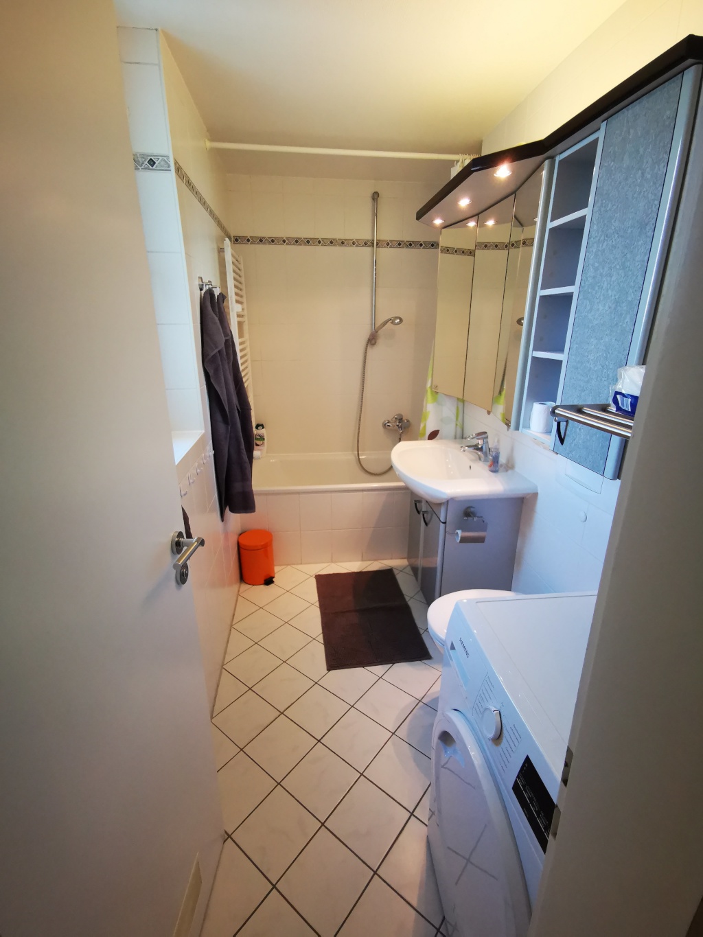 Flatshare Moosach Werner-Friedmann-Bogen 12 - Bad mit Badewanne