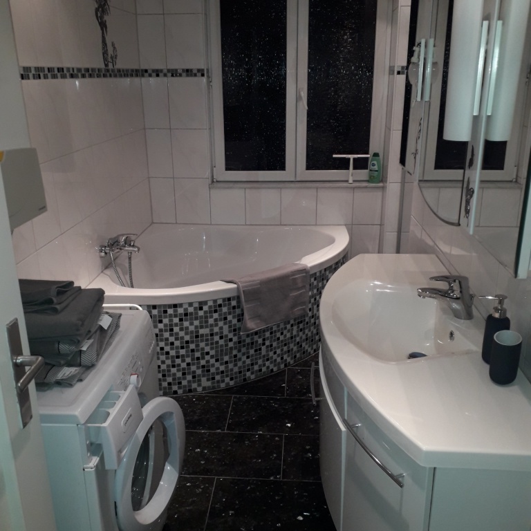STUDENTEN WG - Attraktive 4-Zimmer-Wohnung im 2. Obergeschoss mit Balkon – Badstr. 40, 70372 Stuttgart Bad Cannstatt – Vorschaubild 2