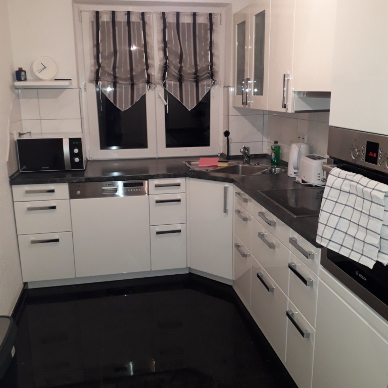 STUDENTEN WG - Attraktive 4-Zimmer-Wohnung im 2. Obergeschoss mit Balkon – Badstr. 40, 70372 Stuttgart Bad Cannstatt – Vorschaubild 3