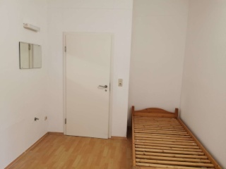 Anzeigenbild: frisch renoviertes Zimmer in Wohnung frei