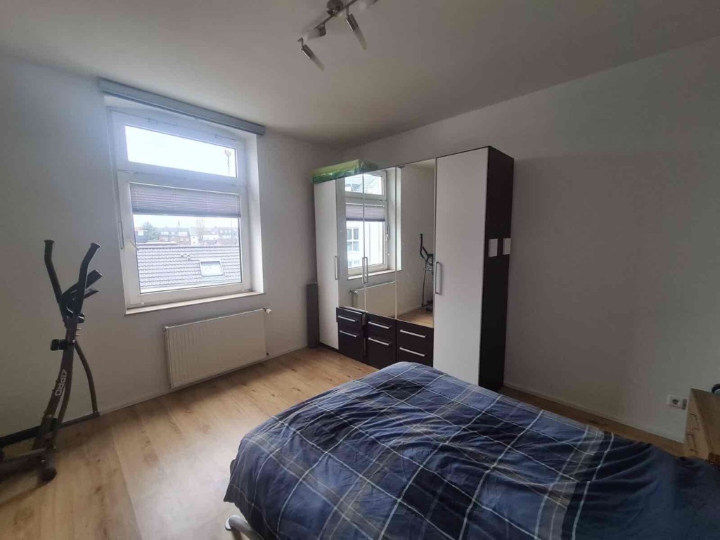 Apartamento Benrath Hildenerstraße 73 - Schafzimmer mit großem Schrank