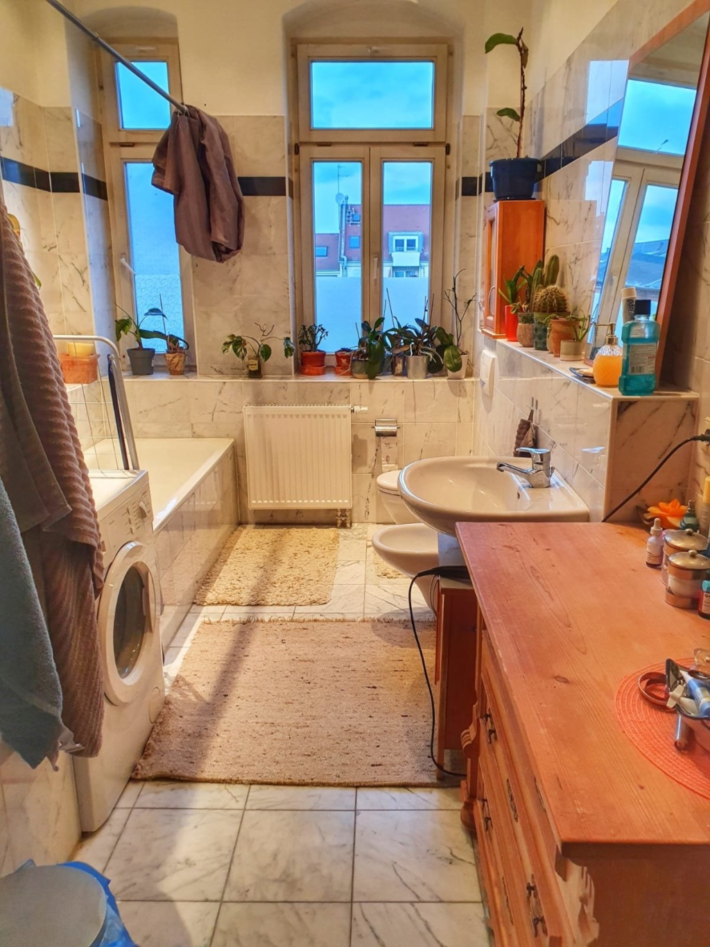 Helle, möblierte Zweiraumwohnung mit Balkon in Striesener Altbau zur Zwischenmiete – Merseburger Straße, 1309 Dresden Striesen-West – Vorschaubild 3
