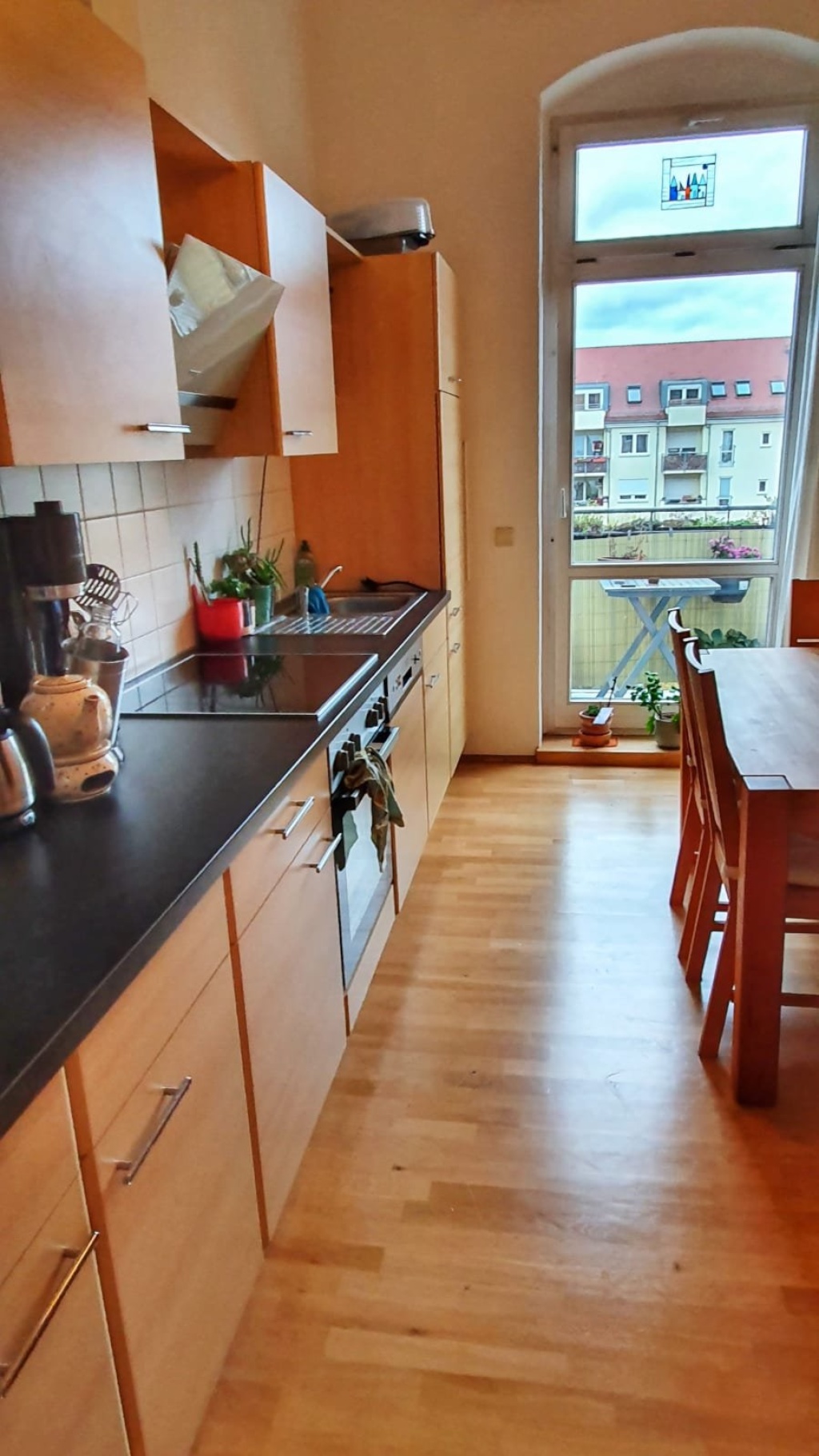 Helle, möblierte Zweiraumwohnung mit Balkon in Striesener Altbau zur Zwischenmiete – Merseburger Straße, 1309 Dresden Striesen-West – Vorschaubild 2