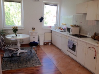 Helle, sonnige Dachgeschosswohnung mit hohen Wänden (alle Nebenkosten inklusive !!!)