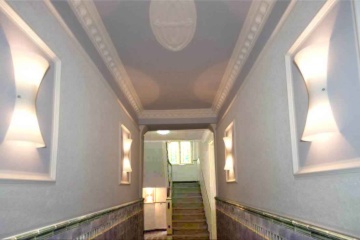 Anzeigenbild: ERSTBEZUG - Traum in weiß: WG-Zimmer in 2er Mädels-WG, frisch renoviert, Citylage, neue Einbauküche, Exklusiv-Bad mit Hochglanz-Granitboden, Balkon, Glasfaser, nette Nachbarn