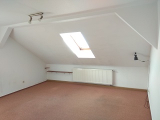 Anzeigenbild: Teilmöbliertes 24 qm Zimmer in 3er WG