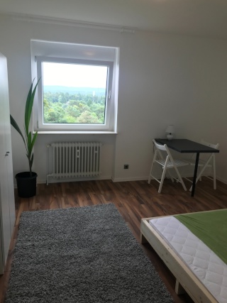 Imagen del anuncio: 2x WG-Zimmer in 3er WG mit eigenem Balkon über dem Hardtwald, WG Neugründung, 4min zur S-Bahn, 15min KIT