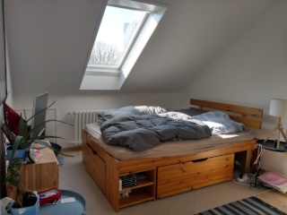 Anzeigenbild: Gemütliches WG-Zimmer (mit eigenem Bad und Eingang!) in 135qm Maisonette WG-Wohnung