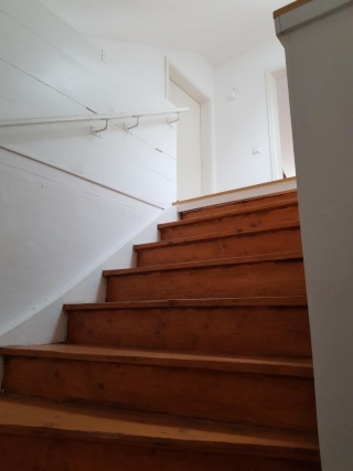 Ad image: Dachetagenwohnung mit großen Wohnbereich, EBK, Tageslichtbad in Radebeul - Ost