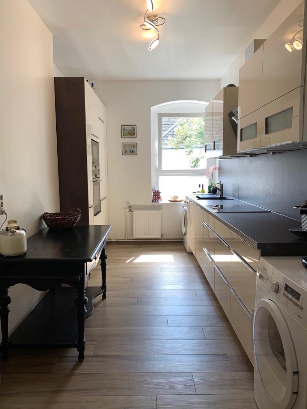Habitación en WG Schöneberg Goltzstraße 36 - Moderne Küche mit Backoffen, Mikrowelle, Spülmaschiene