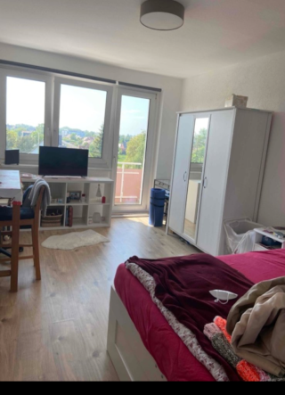 Anzeigenbild: Schönes, helles, 16qm Zimmer mit Balkon in 3er - WG frei!