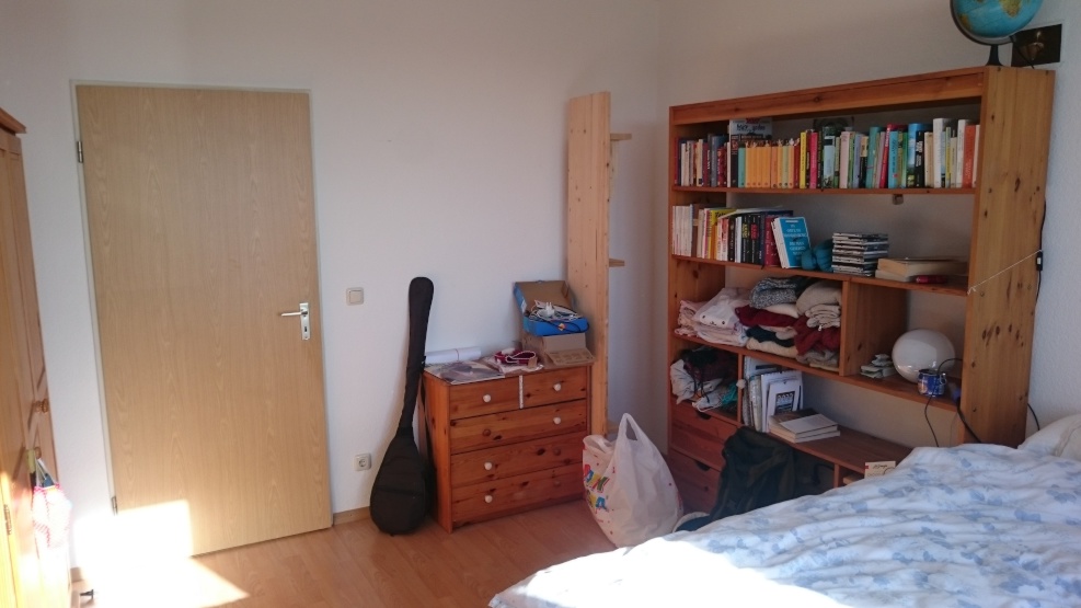 Nah an Hauptbahnhof und Badestelle über der Stadt thronen WG Potsdam