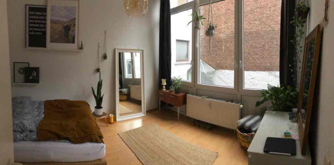 Zwischenmiete: Unmöbliertes WG-Zimmer in 2er WG ab Mitte September bis ...