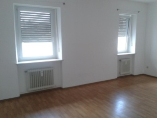 Anzeigenbild: Sehr helle und geräumige 2 Große Zimmer- WG Geeignet  Küche Bad