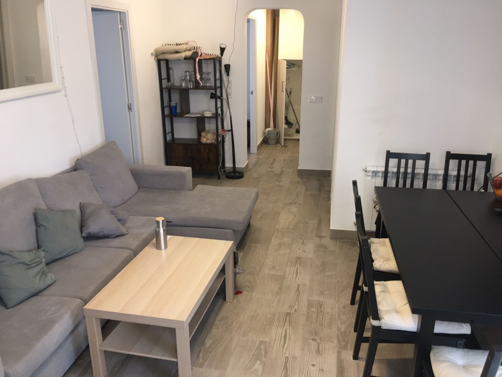 Habitación en WG RENFE-Haltestelle Doce de Octubre - Usera c/Tomelloso 51 - Salón