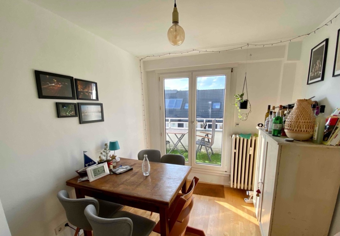 WG-Zimmer Pempelfort Düsselthaler Str. 19 - Esszimmer / dining room