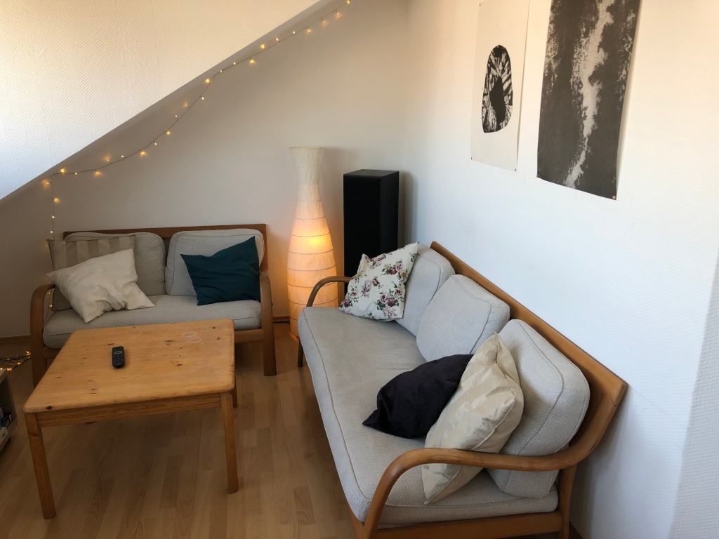 WG-Zimmer Feuerbach Oswald-Hesse-Str. 26 - Wohnzimmer Coachecke