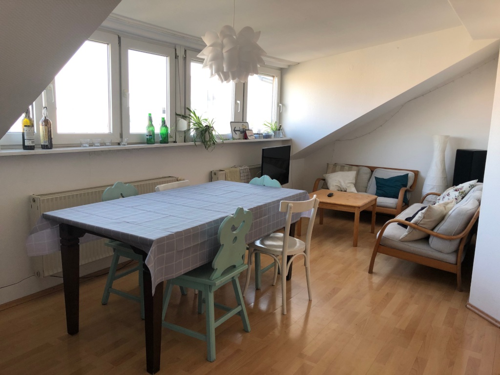 WG-Zimmer Feuerbach Oswald-Hesse-Str. 26 - Wohnzimmer
