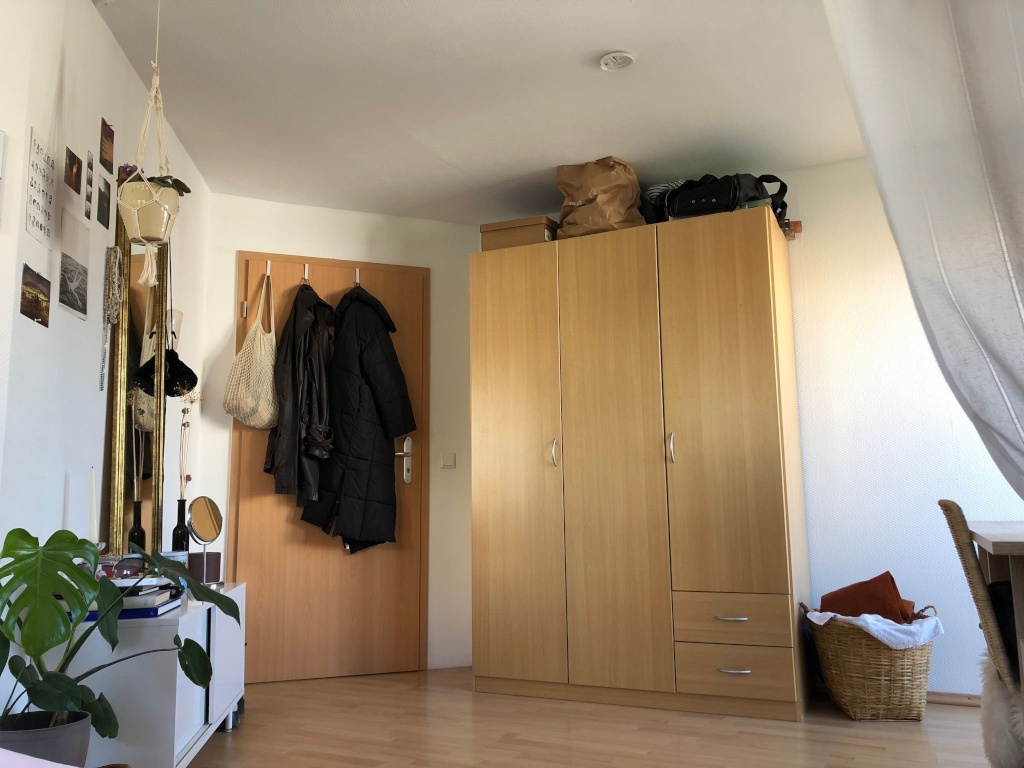 WG-Zimmer Feuerbach Oswald-Hesse-Str. 26 - Zimmer Schrank