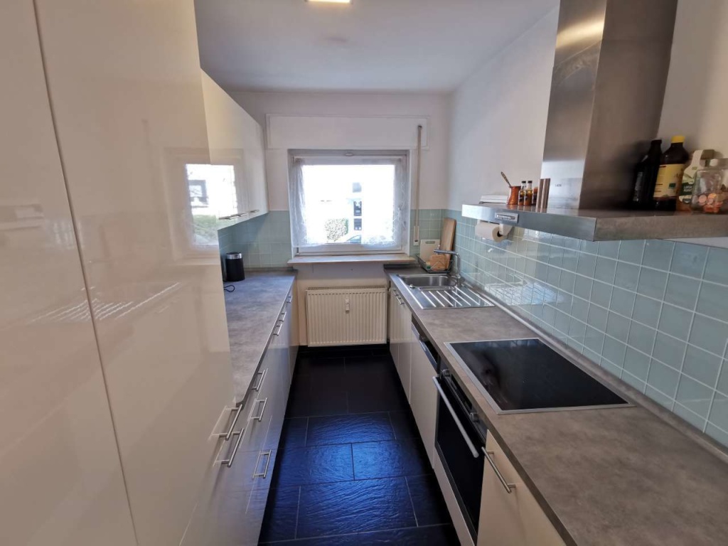 WG-Zimmer Westend-Süd Guiollettstraße - Küche mit Induktionsherd