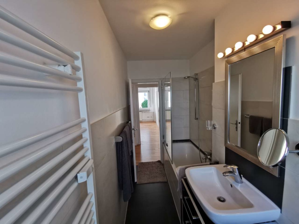 WG-Zimmer Westend-Süd Guiollettstraße - Bad