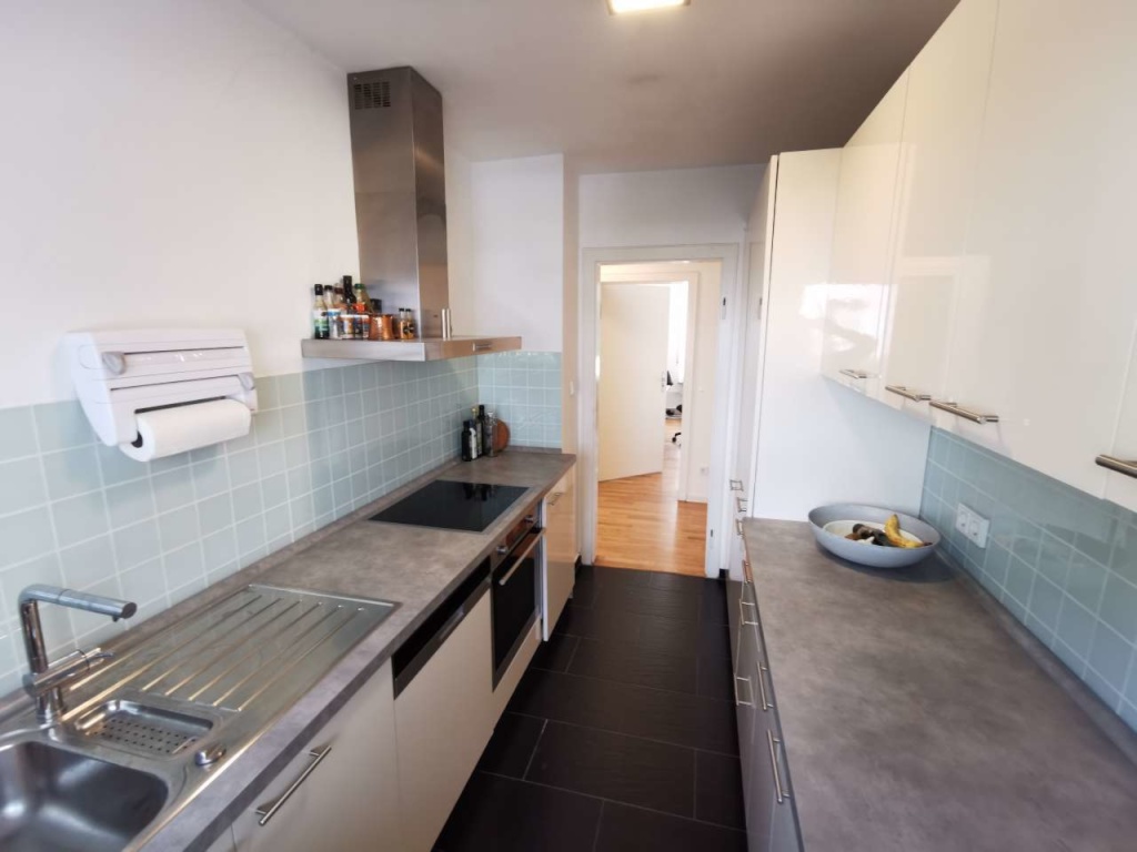 WG-Zimmer Westend-Süd Guiollettstraße - Küche mit Induktionsherd
