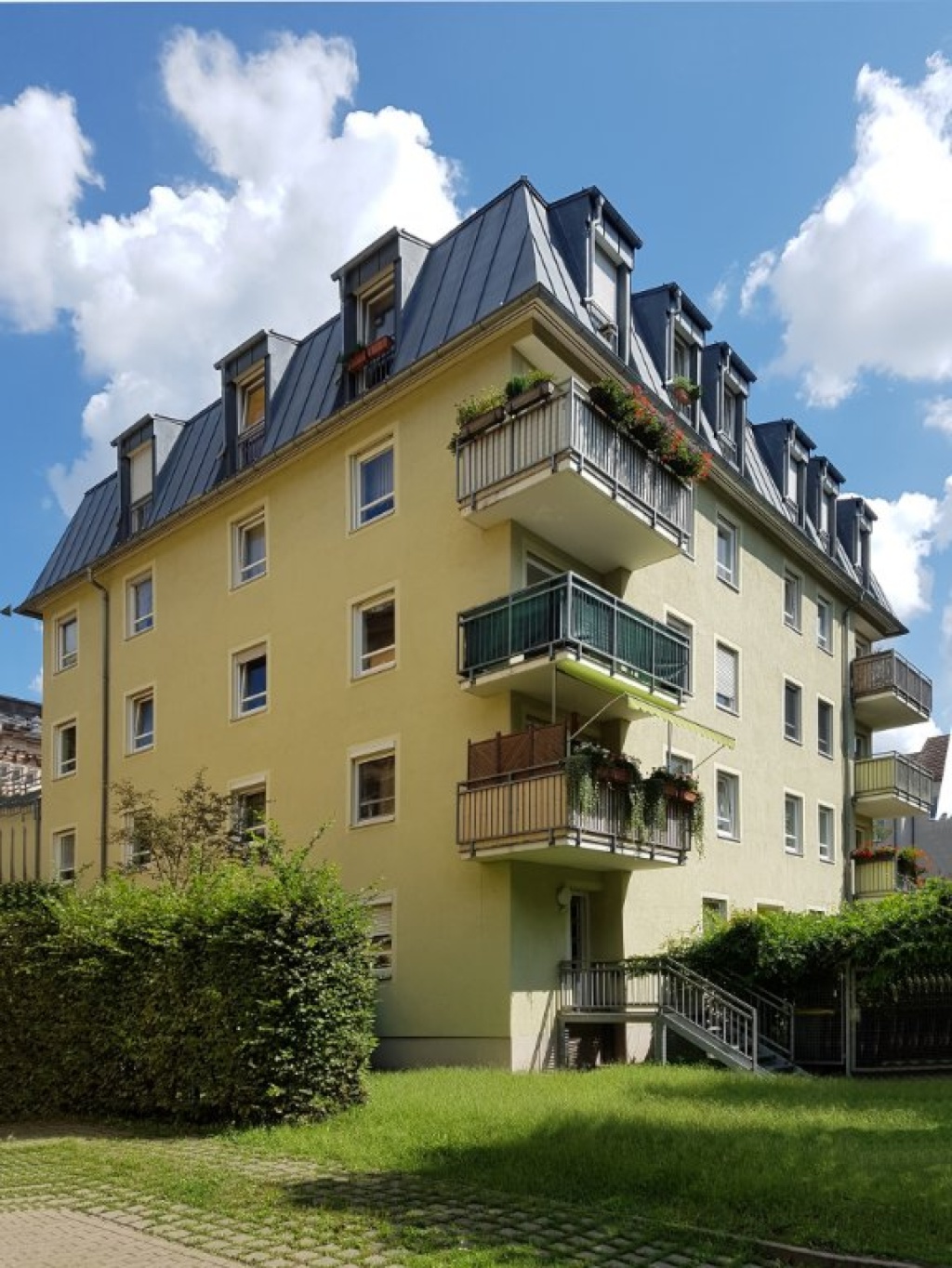 Möblierte Uni Nahe, zentral gelegene 2 Zi.-Whg, EBK; Balkon, am Nürnberger Ei