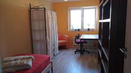 Anzeigenbild: Angenemes möbliertes Zimmer in Haus-WG, 8min zum S-Bahnhof Friedrichsdorf