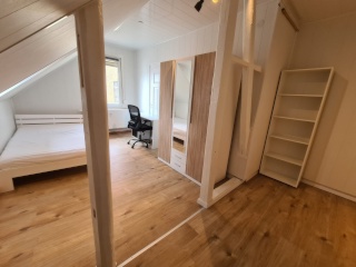 Imagen del anuncio: Auf Wunsch früher verfügbar!! Umfassend renovierte, helle 1,5 Zimmer (Nr. 3) in hübschem historischem Gebäude