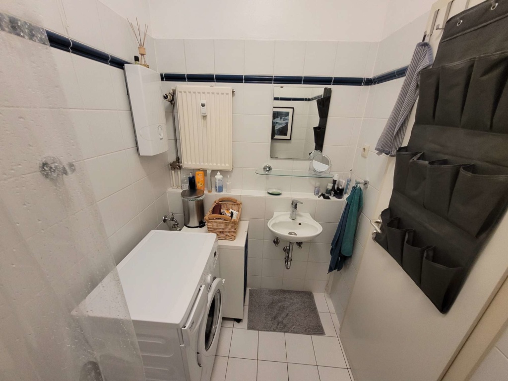 WG-Zimmer Tiergarten Körnerstr 26 - Bad unten