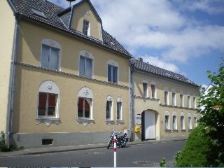 Anzeigenbild: WOHNUNG  IN  ROMANTISCHEM VIERKANTHOF MIT KÜCHE