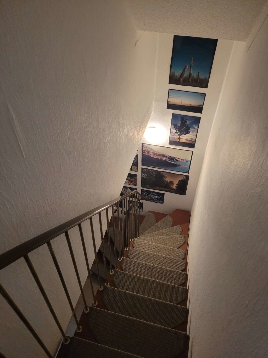 WG-Zimmer Tiergarten Körnerstr 26 - Treppe nach unten