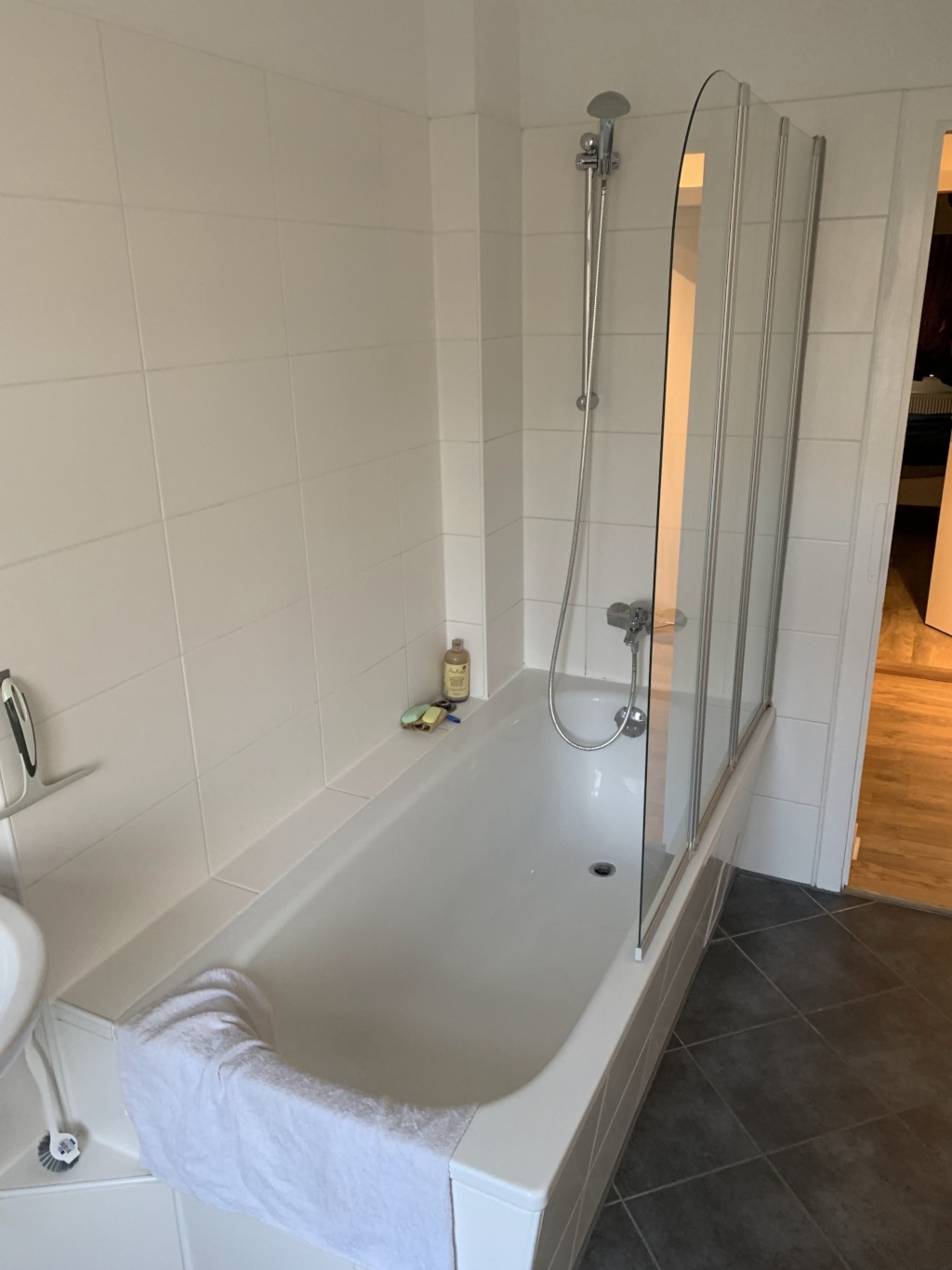 Möblierte helle 2-Zimmer-Wohnung im Zentrum, alle inbegriffen Furnished bright 2-room apartment in the center, all included – Angermünder Straße 6, 10119 Berlin Prenzlauer Berg – Vorschaubild 6