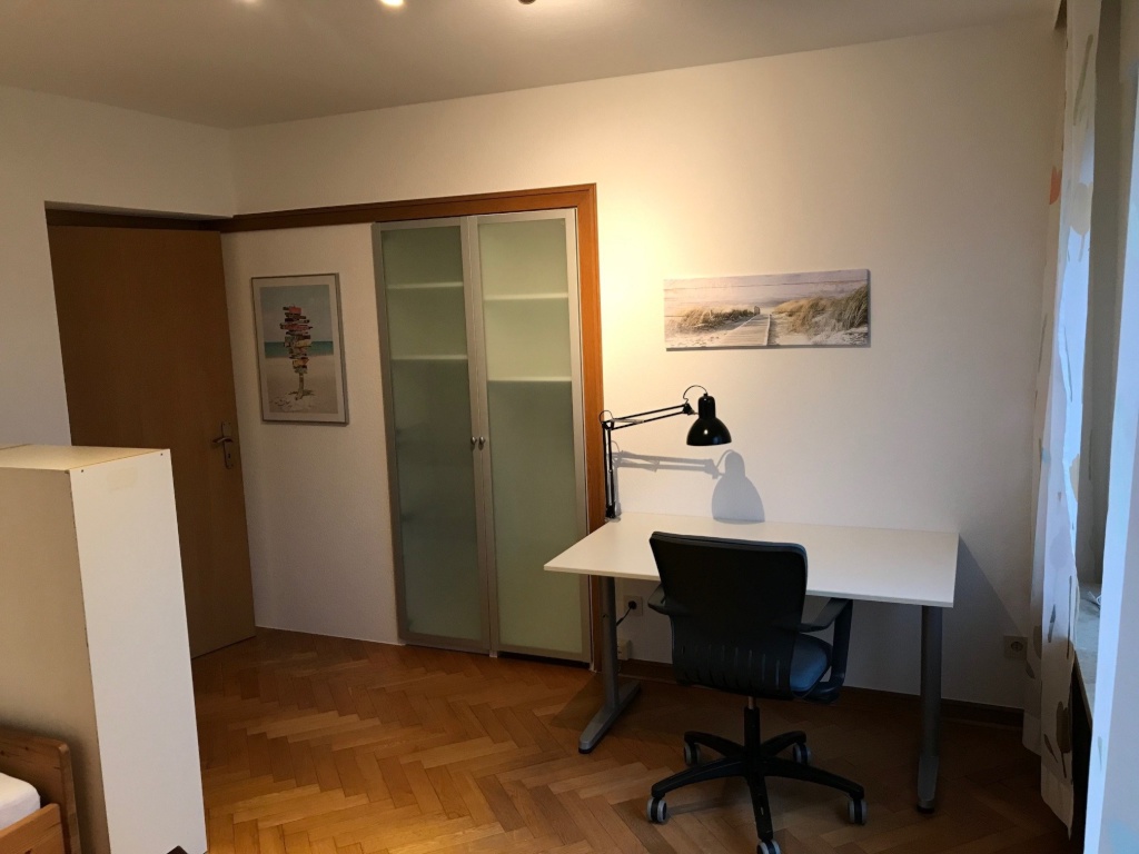 Habitación en WG Innenstadt Buxelstr. - Zimmer mit Schreibtisch