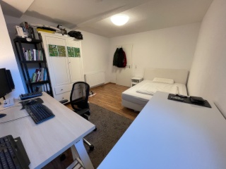 Anzeigenbild: 1 Zimmer in geräumiger 4er WG zu vermieten!