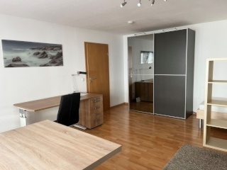 Imagen del anuncio: Voll möblierte, ruhig gelegene 1,5-Zimmer Wohnung mit Balkon und EBK und PKW Abstellplatz