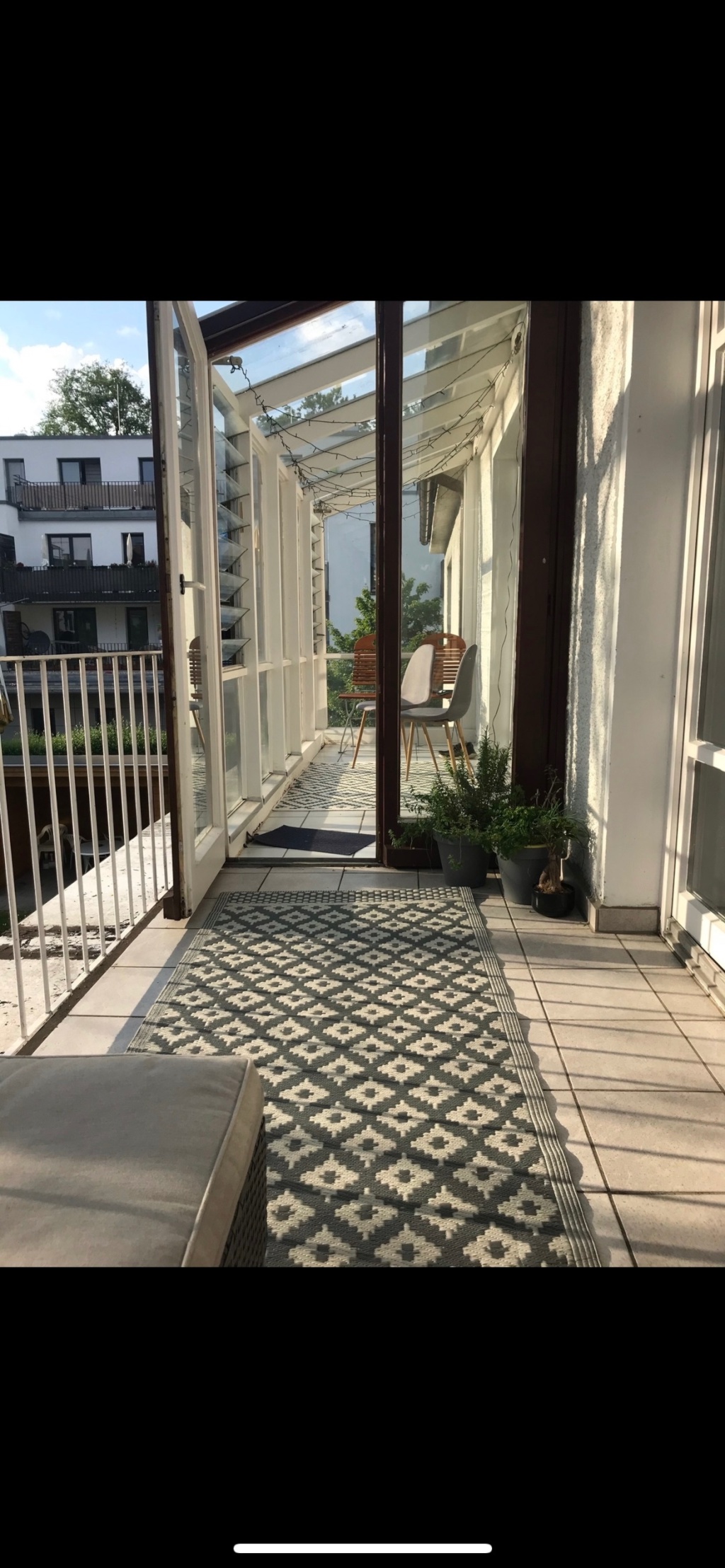 WG-Zimmer Neuhausen-Nymphenburg Johann-Sebastian-Bach-Straße 25 - Blick von Balkon auf Wintergarten