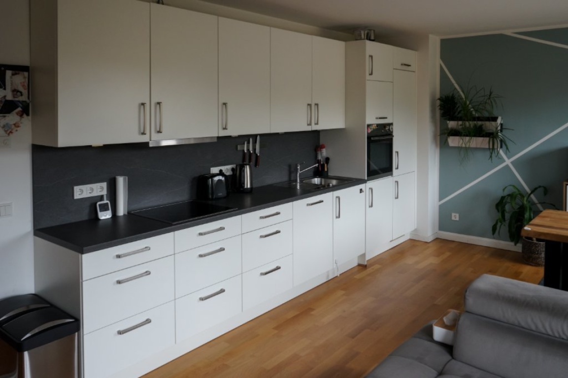 Temporäre Wohnung (voll möbliert) in der Nähe Olympiapark, BMW, U-Bahn Temporary apartment (fully furnished) close to Olympia park, BMW, subway – Petuelring, 80807 München Milbertshofen-Am Hart – Vorschaubild 2