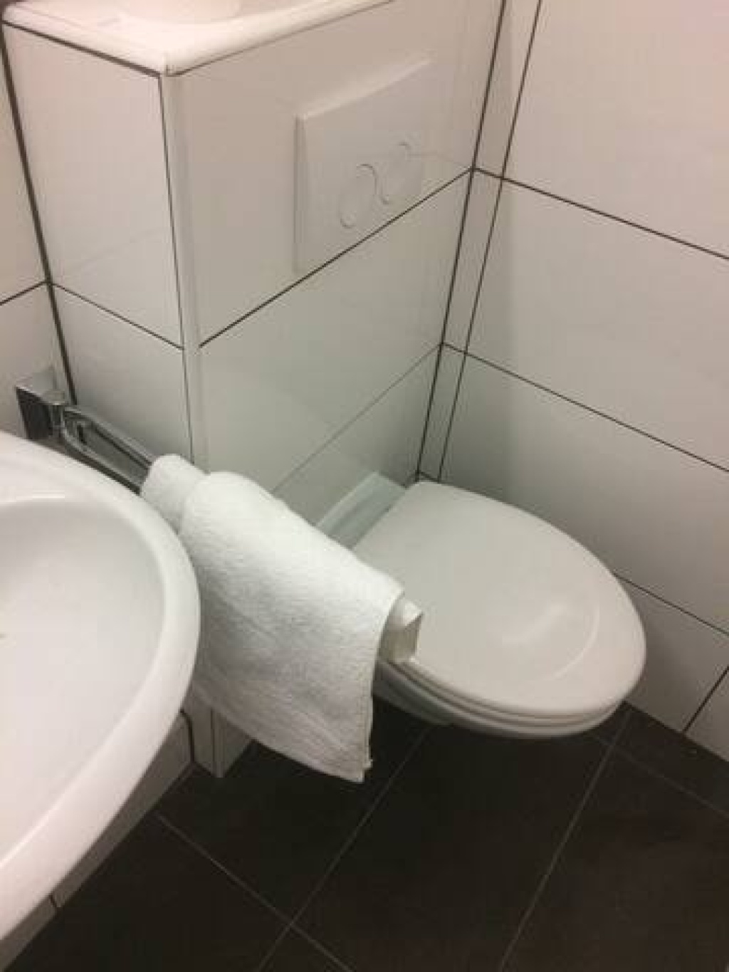 Helle, möblierte 2-Zimmer-Wohnung Düsseldorf mit Küche + Balkon – 40472 Düsseldorf Rath – Vorschaubild 7