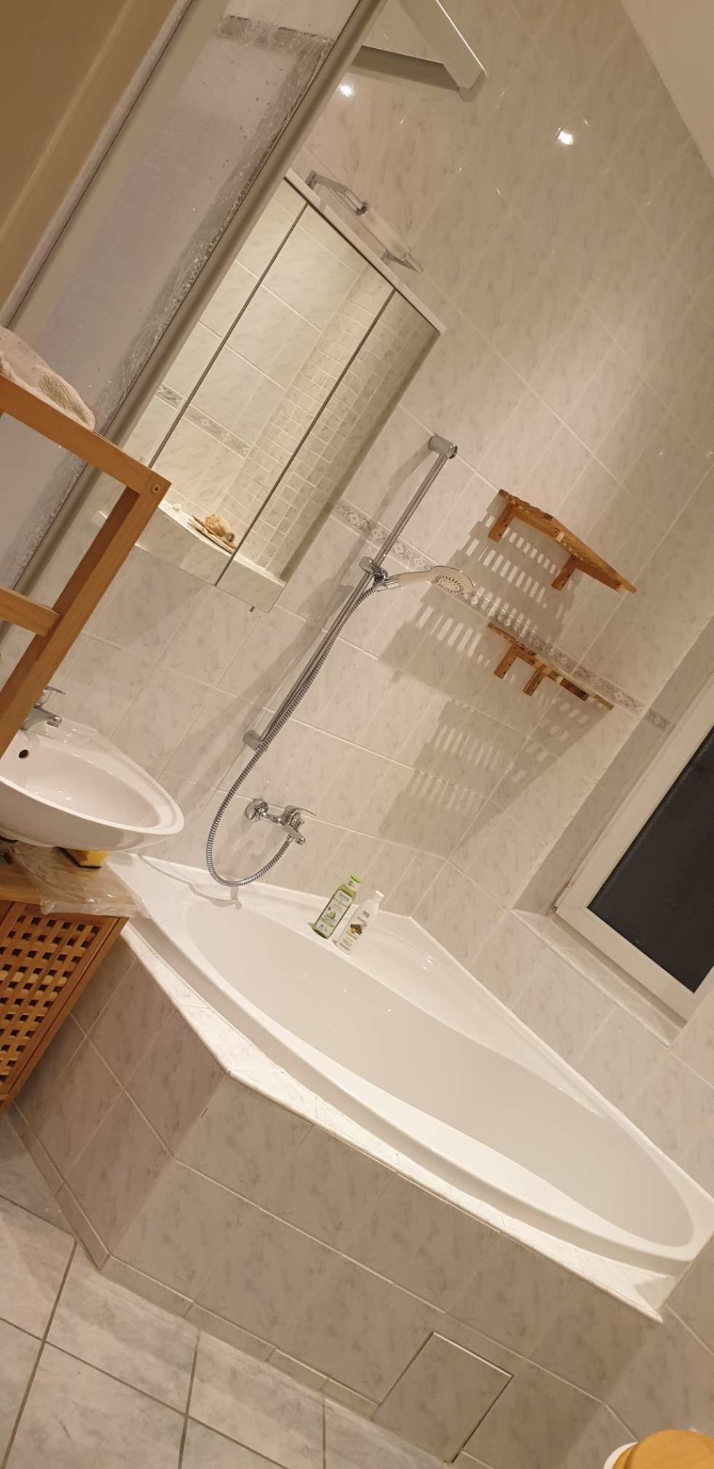 Flatshare Treptow Heidekampweg 49 - Bath tub and separate Dusche