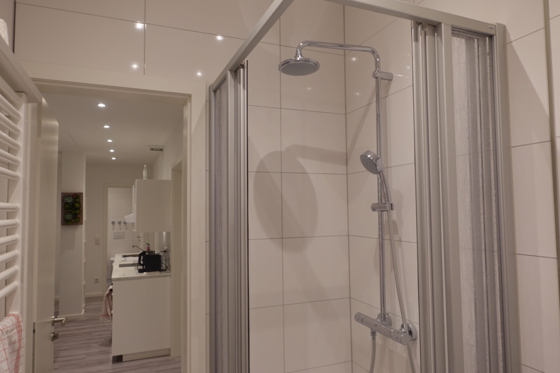 WG-Zimmer Innenstadt An der Staufenmauer 11 - Badezimmer Nr. 2, auch mit Dusche, Waschbecken und 2. Toilette