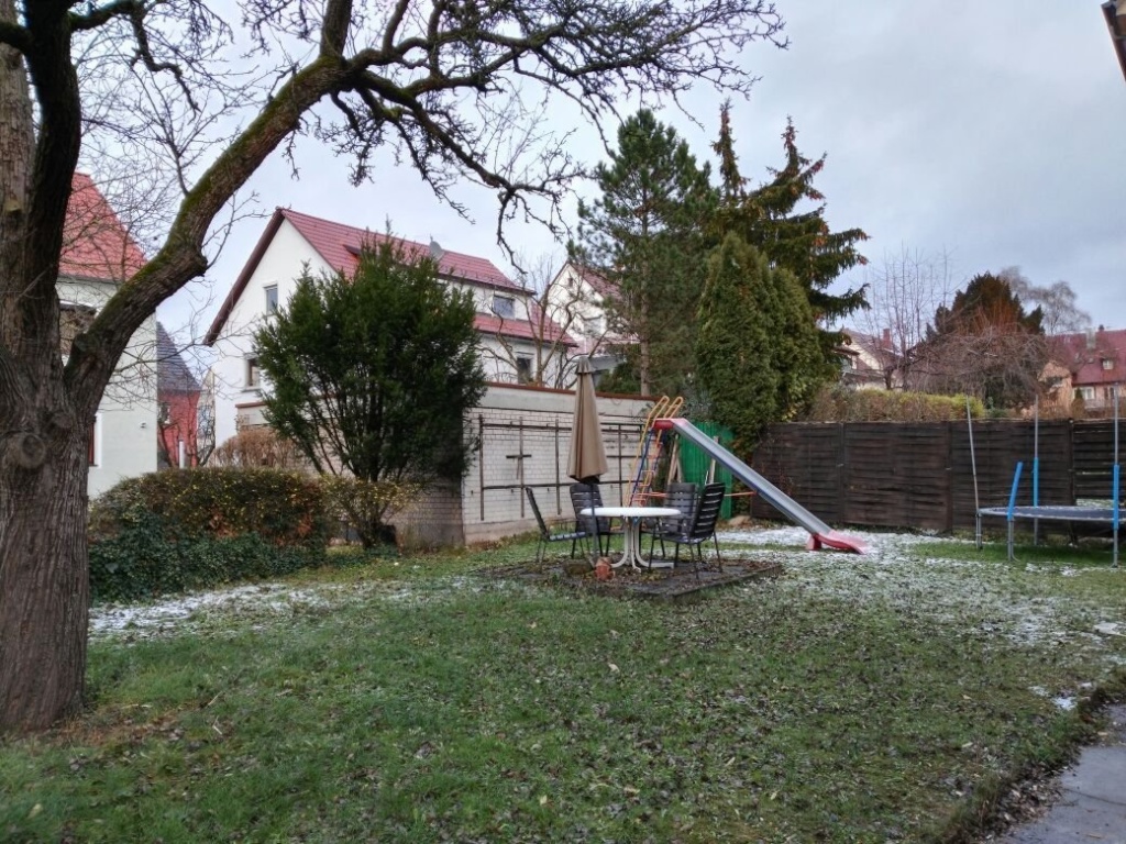 ein Zim. frei von möbiliziert Vier Zimmer Wohnung 7Km von Zentrum, mit Garten Parkplatz/one room free from furnitured four rooms apartment with garten and parkplace – Nürnberger str 100, 70374 Stuttgart Bad Cannstatt – Vorschaubild 2
