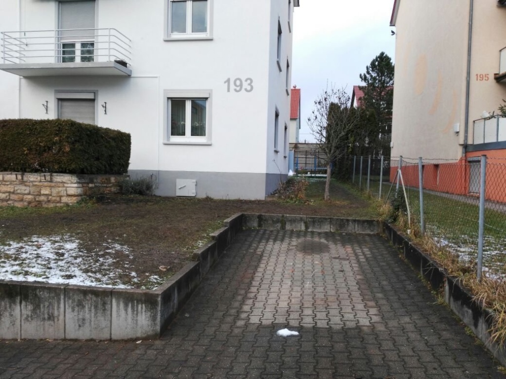 ein Zim. frei von möbiliziert Vier Zimmer Wohnung 7Km von Zentrum, mit Garten Parkplatz/one room free from furnitured four rooms apartment with garten and parkplace – Nürnberger str 100, 70374 Stuttgart Bad Cannstatt – Vorschaubild 4