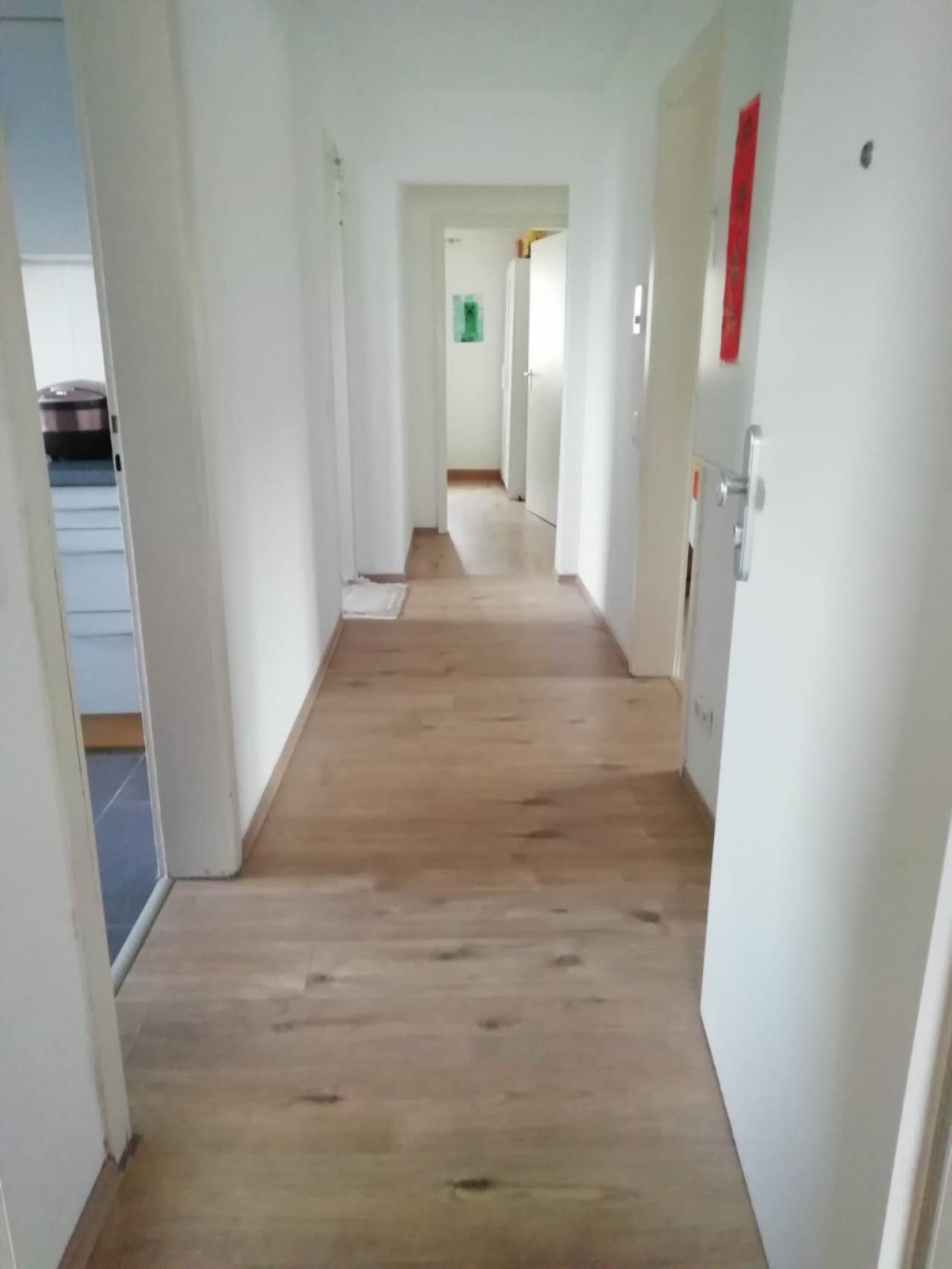 ein Zim. frei von möbiliziert Vier Zimmer Wohnung 7Km von Zentrum, mit Garten Parkplatz/one room free from furnitured four rooms apartment with garten and parkplace