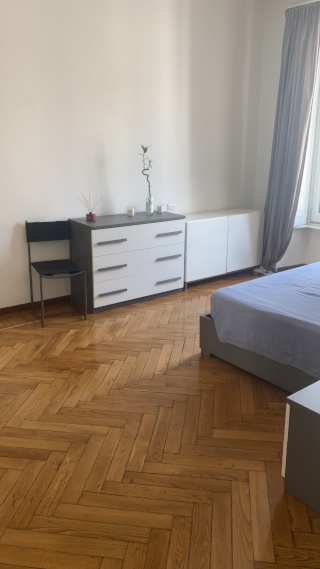 Imagen del anuncio: Helles Zimmer in zentraler Altbauwohnung mit Terasse