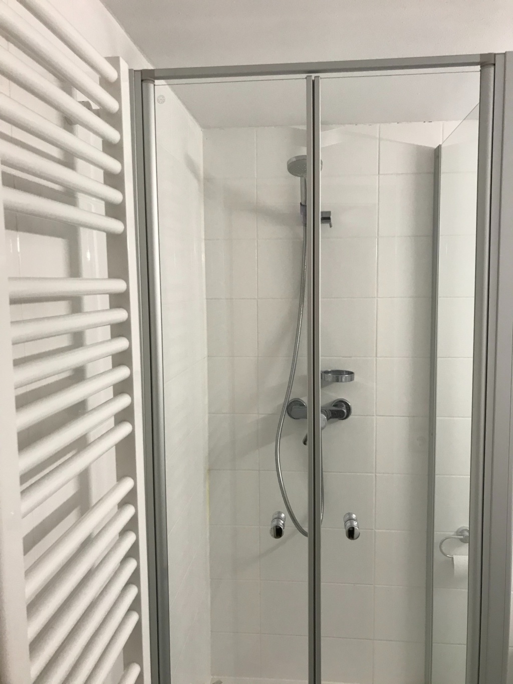 Helle, Sonnige 1-Zimmer-Wohnung im Uni-Viertel / Bright Sunny 1-Room-Flat im Herzen von München Helle, Sonnige 1-Zimmer-Wohnung im Uni-Viertel / Bright Sunny 1-Room-Flat in the Heart of Munich – 80801 München Maxvorstadt – Vorschaubild 8