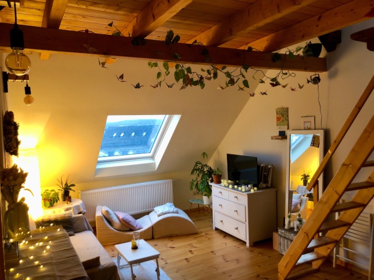 wunderschönes Zimmer - 2 Etagen - Balken (1 v. 2 freien Zimmern ...