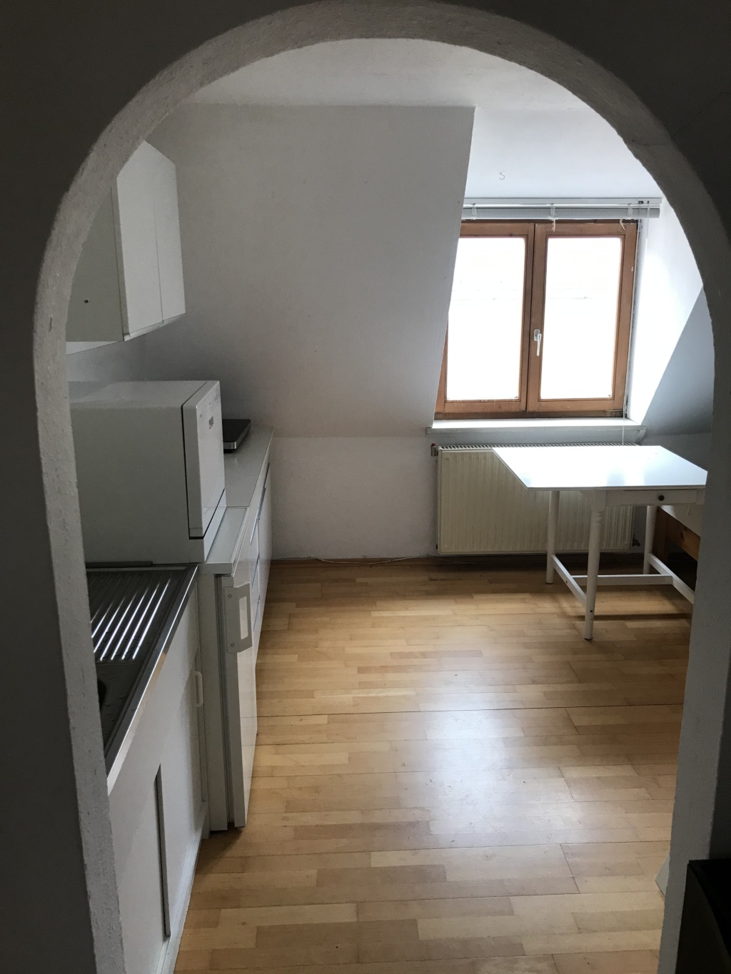 Helle, Sonnige 1-Zimmer-Wohnung im Uni-Viertel / Bright Sunny 1-Room-Flat im Herzen von München Helle, Sonnige 1-Zimmer-Wohnung im Uni-Viertel / Bright Sunny 1-Room-Flat in the Heart of Munich – 80801 München Maxvorstadt – Vorschaubild 2
